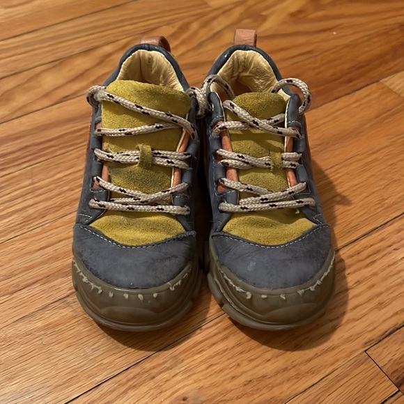 Dulis colorblock sneaks! - Picture 2 of 6